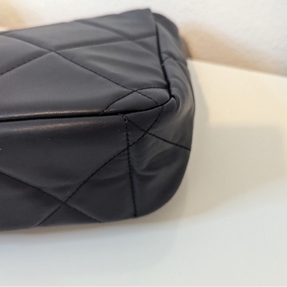 Badgley Mischka Black Large Chain Crossbody Bag with Big Diamond Quilting - Picture 7 of 11